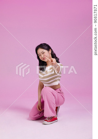 mz generation, a confident pose student photo image 90817871
