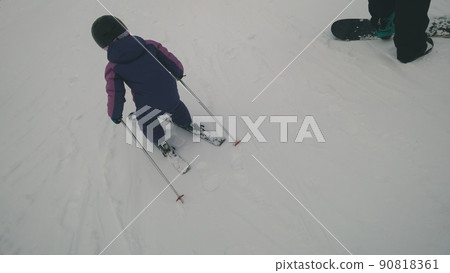 skiing, younger, baby boy 90818361