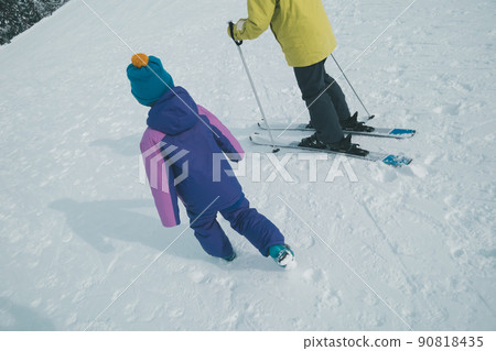 skiing, younger, person 90818435