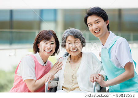 Wheelchair elderly and young care staff Photographing cooperation "LINK FOREST" 90818558