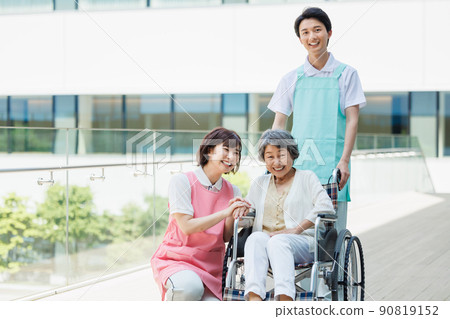 Wheelchair elderly and young care staff Photographing cooperation "LINK FOREST" 90819152