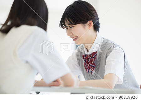 和朋友一起學習的高中生“LINK FOREST” 90819926