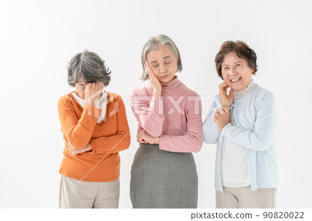 Worried, worried, old-age senior woman Worried, worried, old-age senior woman 90820022