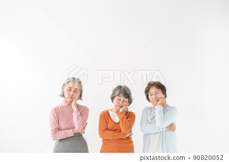 Worried, worried, old-age senior woman 90820052