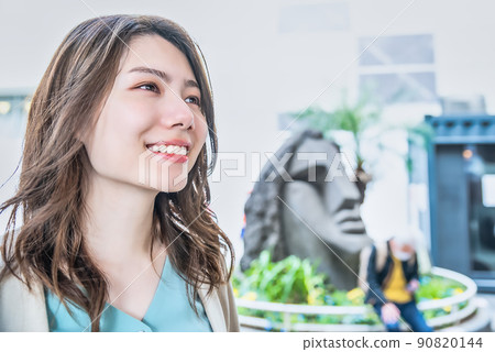 Meeting Shibuya Moai statue 90820144
