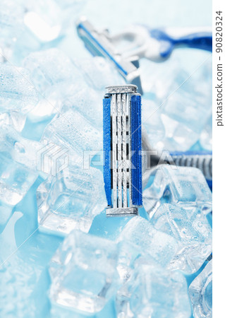 Refreshing shaving machine on the background of frosty ice cubes without irritation 90820324