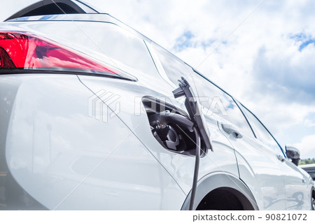 Plug-in hybrid car charging 90821072