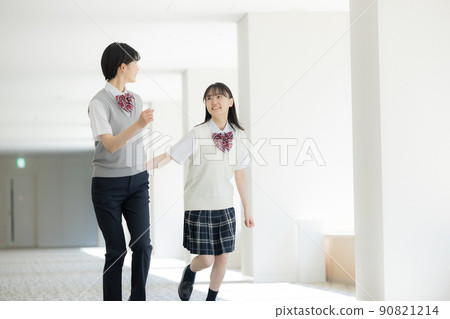 High school girls running down the corridor, shooting cooperation "LINK FOREST" 90821214