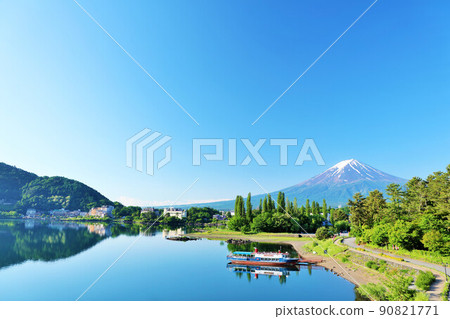 Early summer blue sky Mt. Fuji from the shore of Lake Kawaguchi Early summer blue sky Mt. Fuji from the shore of Lake Kawaguchi 90821771
