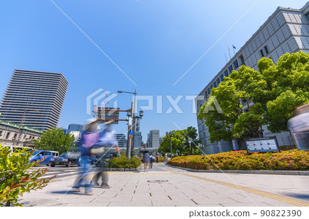Midosuji in front of Osaka City Hall Morning commuting / school scenery Midosuji in front of Osaka City Hall Morning commuting / school scenery 90822390