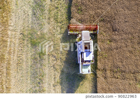 combine mows wheat combine mows wheat 90822963