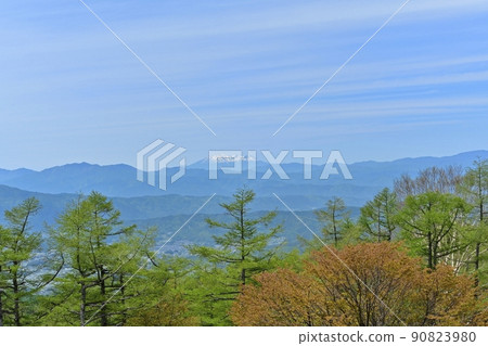 Marchen Road (R299) Crossing the Mugiso Pass A distant view of Mitake from the Hinata Kiba Observatory on the Tateshina side Marchen Road (R299) Crossing the Mugiso Pass A distant view of Mitake from the Hinata Kiba Observatory on the Tateshina side 90823980
