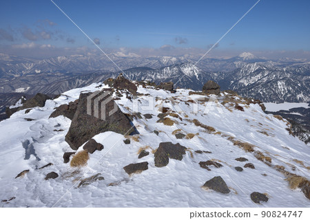 Looking toward Oze, Hiuchidake, and Mt. Shibutsu from the summit of Mt. Nikko-Shirane in the snow Looking toward Oze, Hiuchidake, and Mt. Shibutsu from the summit of Mt. Nikko-Shirane in the snow 90824747