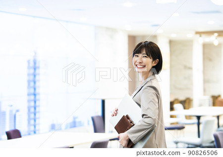 商務女性辦公室肖像微笑 90826506