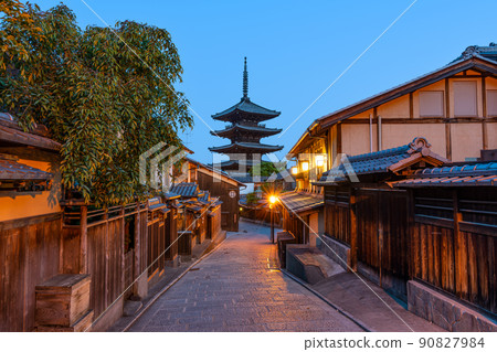 從京都府京都市三年坂看到的八坂塔 90827984