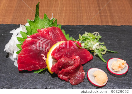 Kumamoto's local cuisine using fresh horse meat Horse sashimi 90829062