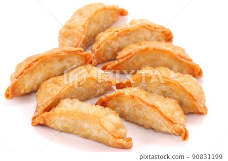 炸餃子，炸餃子，配菜，明亮的背景 90831199