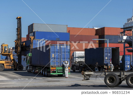 海運集裝箱拖車帶入集裝箱堆場 90831234