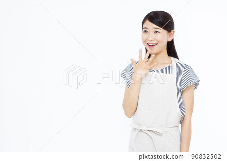 A housewife in her thirties who is surprised with a smile 90832502