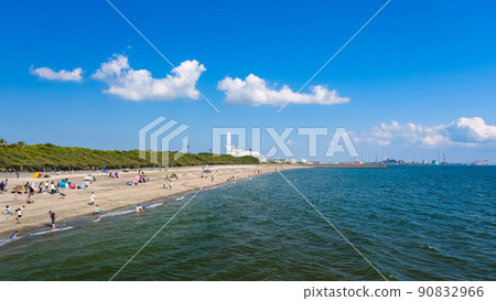 千葉市美浜區黃金周擁擠的稻毛海濱公園稻毛海灘 90832966