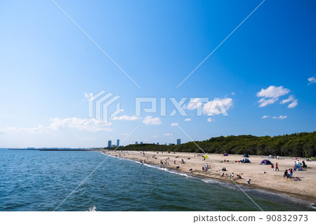 Inage Seaside Park, Inage Beach, which is crowded with Golden Week in Mihama Ward, Chiba City Inage Seaside Park, Inage Beach, which is crowded with Golden Week in Mihama Ward, Chiba City 90832973