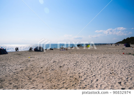 Inage Seaside Park, Inage Beach, which is crowded with Golden Week in Mihama Ward, Chiba City 90832974