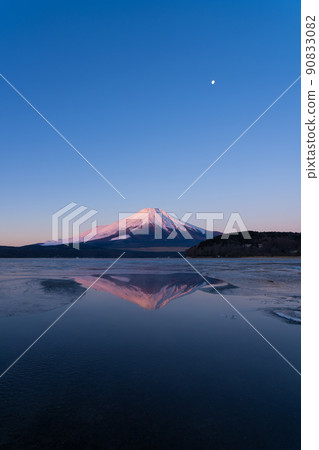 "Yamanashi Prefecture" Red Fuji, Upside-down Fuji "Lake Yamanaka" 90833082