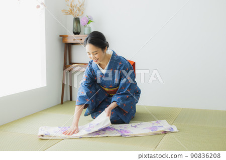 格子圖案的小紋日式房間折疊浴衣 90836208