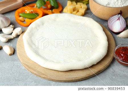 Concept of cooking pizza on gray textured background Concept of cooking pizza on gray textured background 90839453