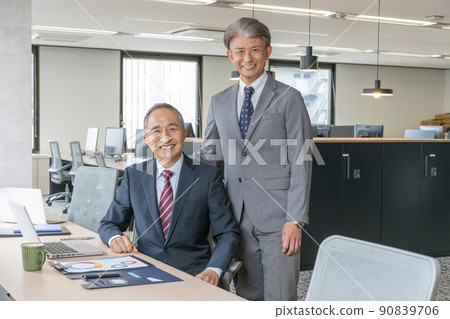 辦公室裡兩位老人的畫像 辦公室裡兩位老人的畫像 90839706