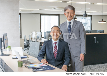 辦公室裡兩位老人的畫像 辦公室裡兩位老人的畫像 90839707