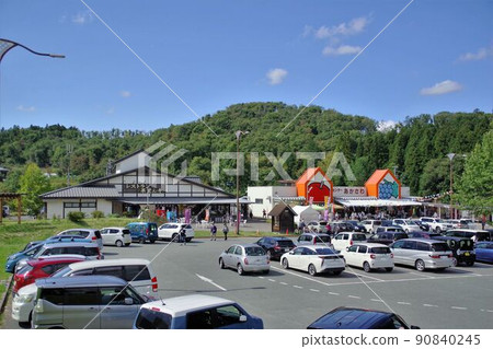岩手路站路站石和在陽光明媚的日子天空回來 岩手路站路站石和在陽光明媚的日子天空回來 90840245