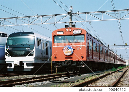 E257 series that stops at the depot and 103 series for Musashino line (Mitaka station, train ward 75th anniversary issue operated in 2005) 90840832