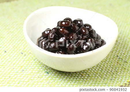 Boiled beans, black soybeans Boiled beans, black soybeans 90841932