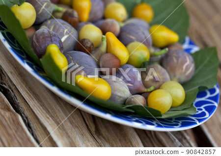 Fruits on a plate Fruits on a plate 90842857