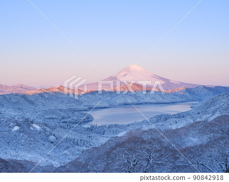 箱根_富士山和蘆之湖的壯觀雪景 箱根_富士山和蘆之湖的壯觀雪景 90842918