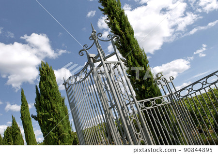 Welcome in a French classical winery Welcome in a French classical winery 90844895
