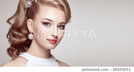 Fashion portrait of young beautiful woman with elegant hairstyle Fashion portrait of young beautiful woman with elegant hairstyle 90845651