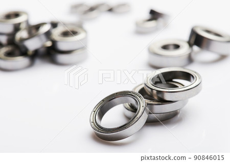 Circle metal shiny bearings Circle metal shiny bearings 90846015