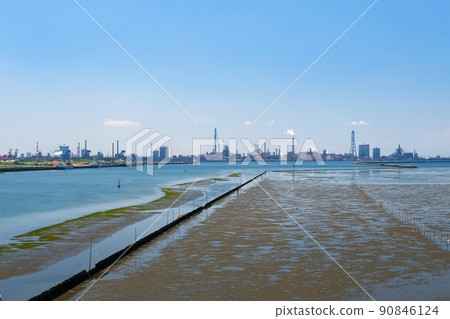 Kisarazu City, Chiba Prefecture The sea and industrial area seen from Nakanoshima Bridge Kisarazu City, Chiba Prefecture The sea and industrial area seen from Nakanoshima Bridge 90846124
