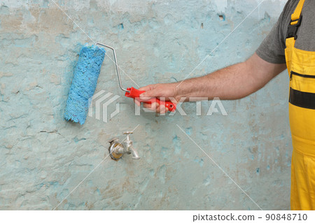 Worker preparing wall for tile gluing Worker preparing wall for tile gluing 90848710