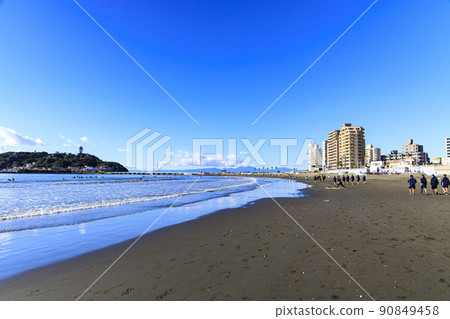 神奈川縣湘南、藤澤市和鎌倉市的冬天 90849458