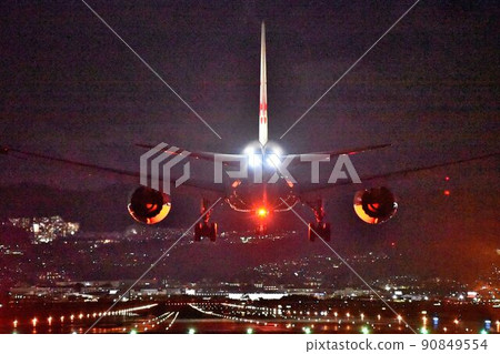 Osaka Airport Senri River Embankment Powerful night landing scenery Osaka Airport Senri River Embankment Powerful night landing scenery 90849554