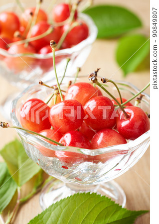 Cherry in a glass bowl (Sato Nishiki from Yamagata Prefecture) Cherry in a glass bowl (Sato Nishiki from Yamagata Prefecture) 90849807