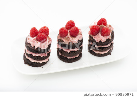 Chocolate Raspberry Gateaux 90850971