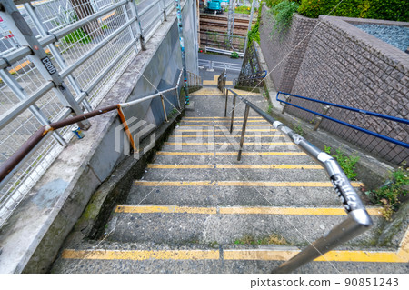 陡峭的樓梯 90851243