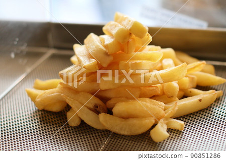 Delicious french fries freshly fried 90851286
