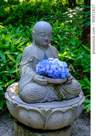 Hydrangea held by Jizo (vertical) Hydrangea held by Jizo (vertical) 90851627