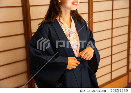 Ryokan, a woman wearing a yukata in front of a fusuma Ryokan, a woman wearing a yukata in front of a fusuma 90851989