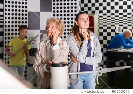 Grandparents and grandkids in escape room 90852041
